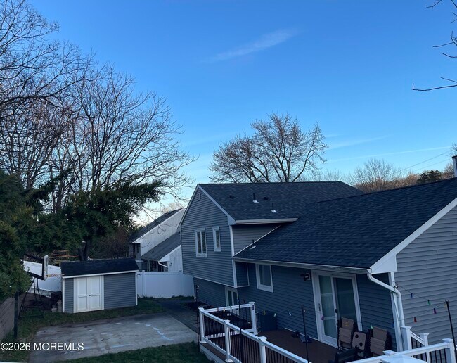 Building Photo - 162 S Linden Ave