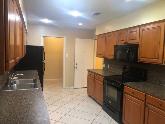 Building Photo - 2 Bedroom Single Family