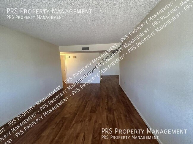 Building Photo - 3147 E Edgewood Ave
