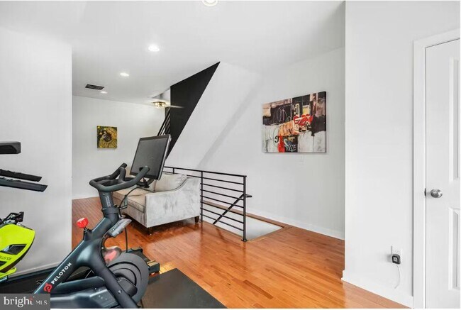 Building Photo - 1120 S 26th St