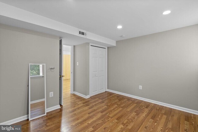Building Photo - 1119 Halesworth Dr