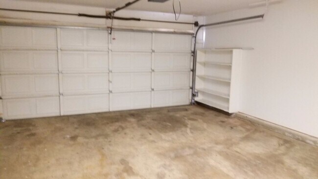 Building Photo - HOME ON QUIET STREET NEAR HOSPITAL