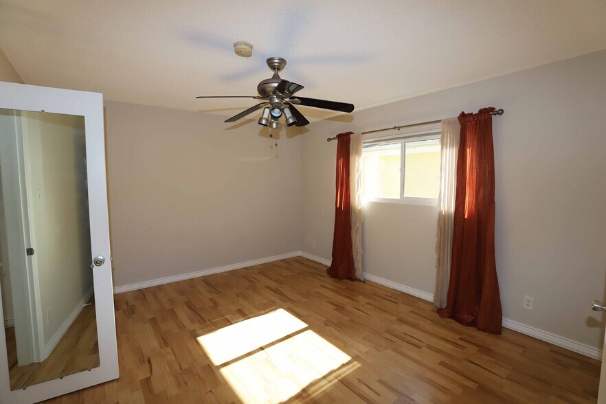 Building Photo - 1025 S Sherbourne Dr