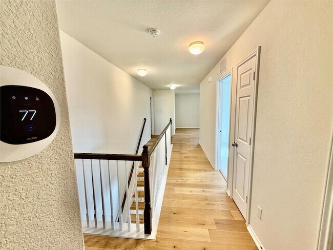 Building Photo - 1017 Cliffbrake Wy