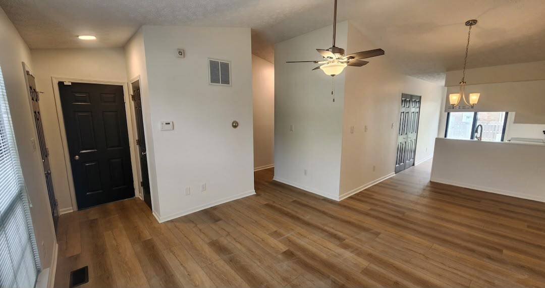 Building Photo - 1836 Queensbridge Cir