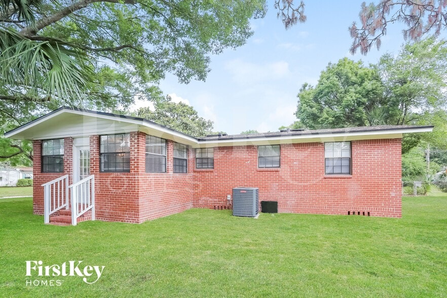 Building Photo - 6641 Pine Summit Dr