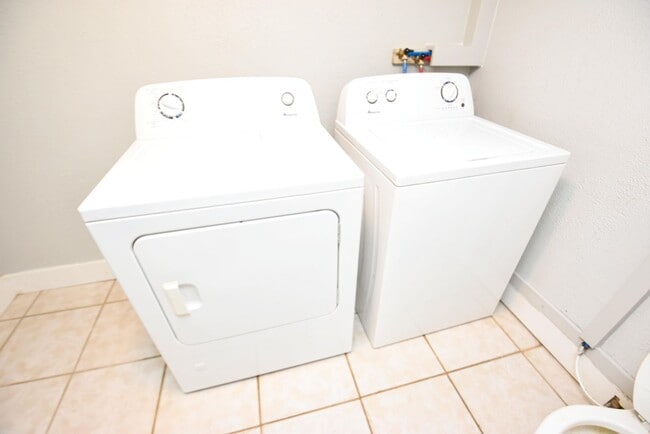 Building Photo - Mishawaka IN 2 bedroom home