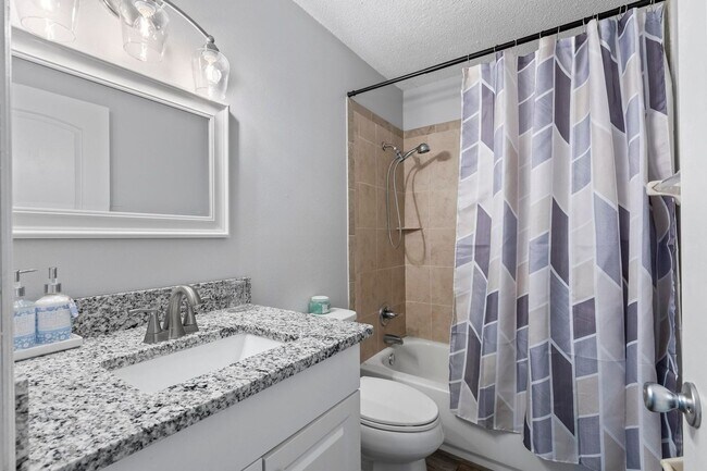 Building Photo - Ready to move in!