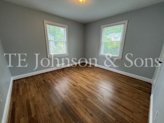 Building Photo - Charming Renovated 3BR Home