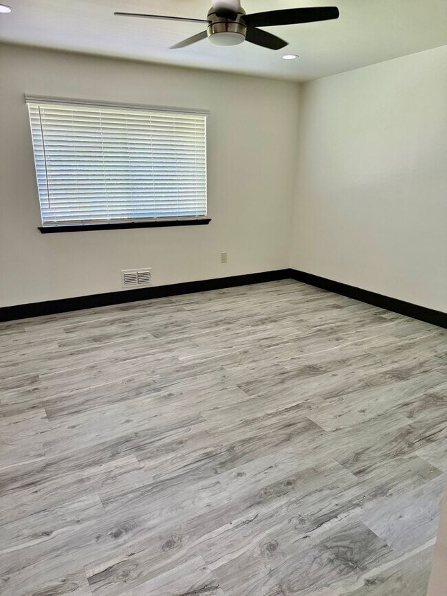 Building Photo - Beautiful remodeled home