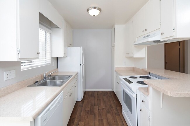 Building Photo - El Cajon 2 Bed/1 Bath in Gated Community with AC, Large Patio, and Parking