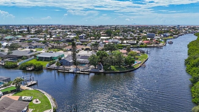 Building Photo - 6531 Santiago Ct