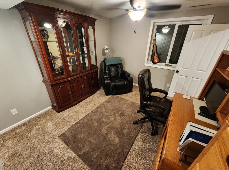 Building Photo - 210 NE 12th Street Pl