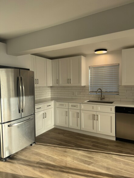 Building Photo - 5204 E 60th Way
