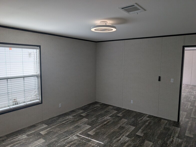 Building Photo - 3051 SW 50th St