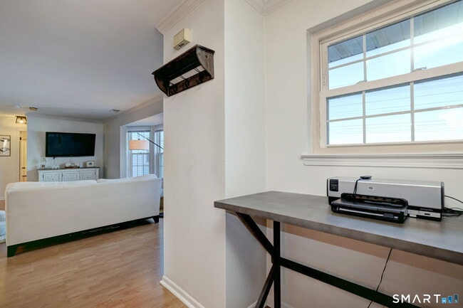 Building Photo - 50 Greenview Ln