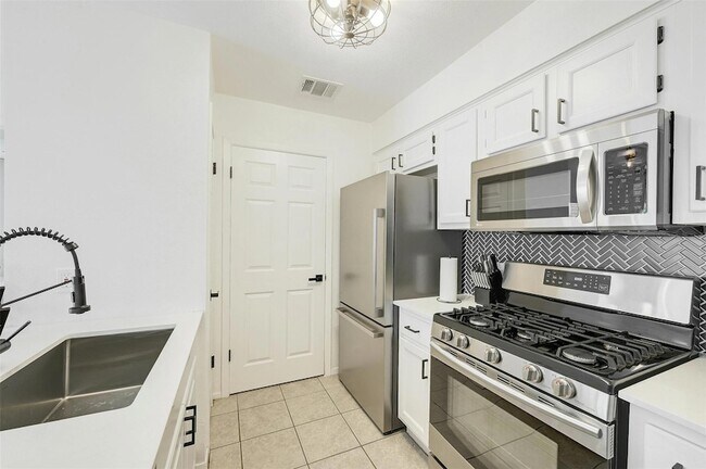 Building Photo - 3605 Leafield Dr