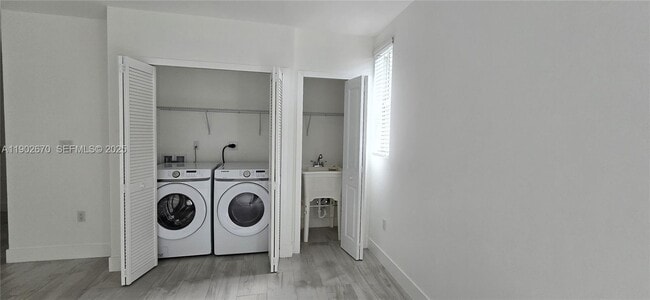 Building Photo - 3823 Thomas Ave