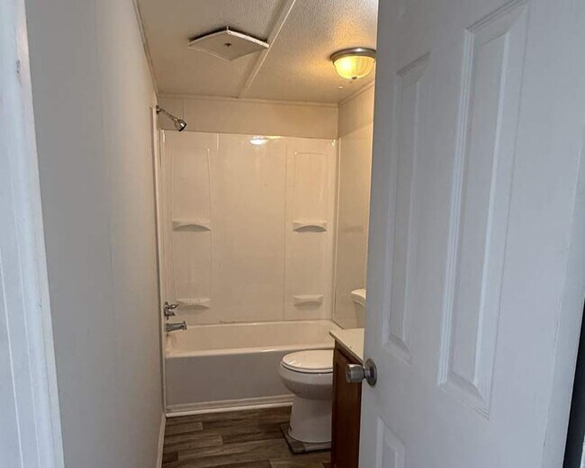 Building Photo - 107 Gouge Dr