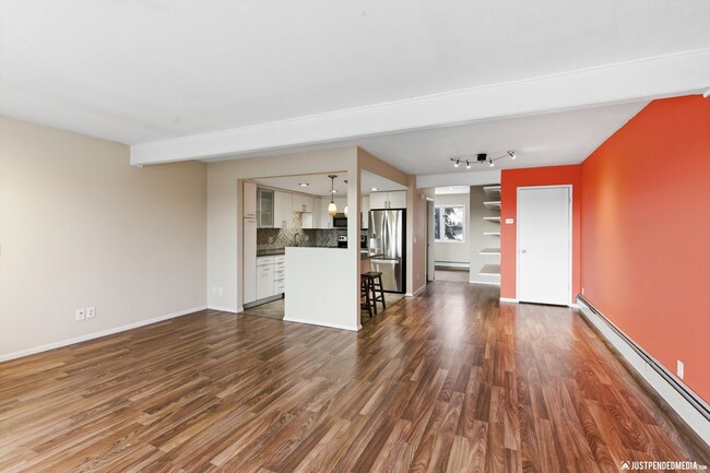 Building Photo - Downtown Living