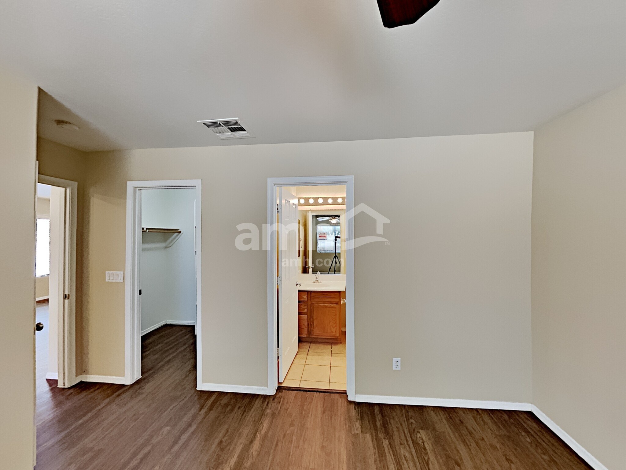 Building Photo - 15580 W Durango St