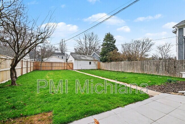 Building Photo - 314 E Angela Blvd