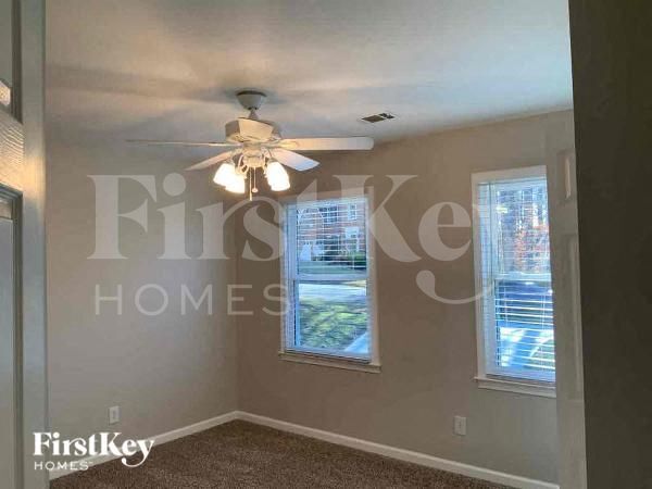 Building Photo - 1520 Maplewood Ct