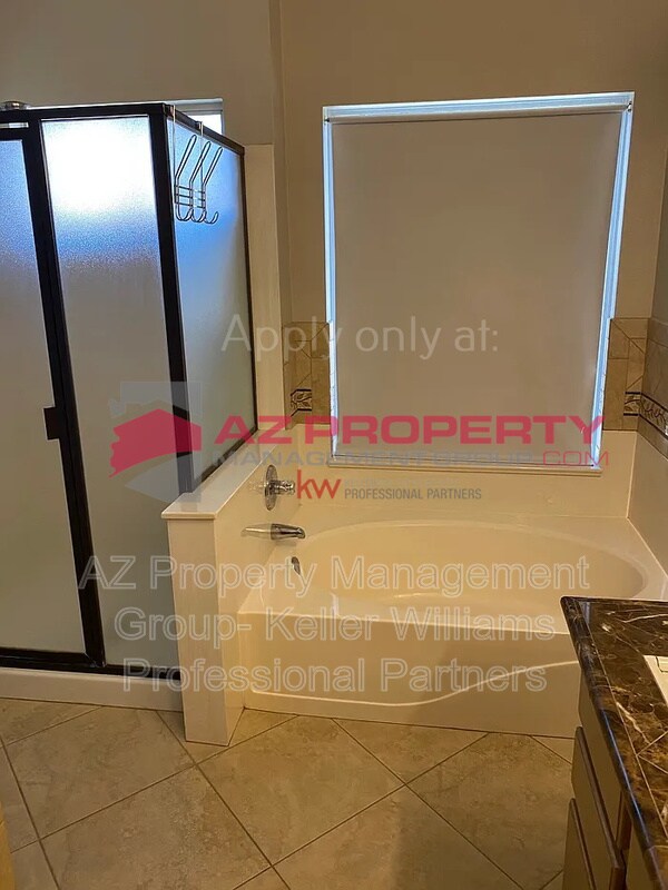 Building Photo - 12725 W Palm Ln