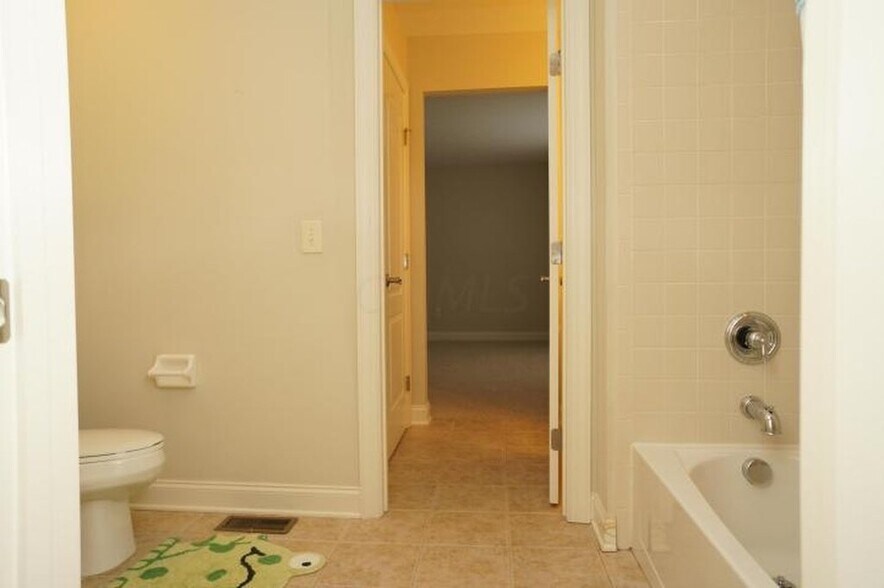 Building Photo - 8616 Maple Leaf Ct