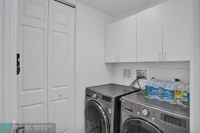 Building Photo - 8246 NW 127th Ln