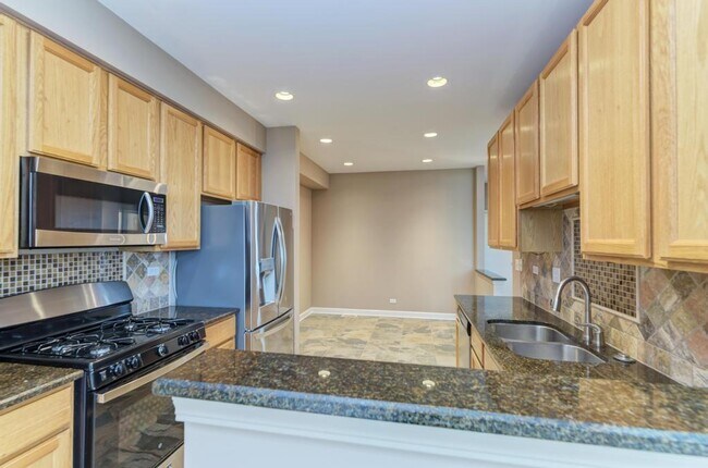 Building Photo - 3015 Kentshire Cir