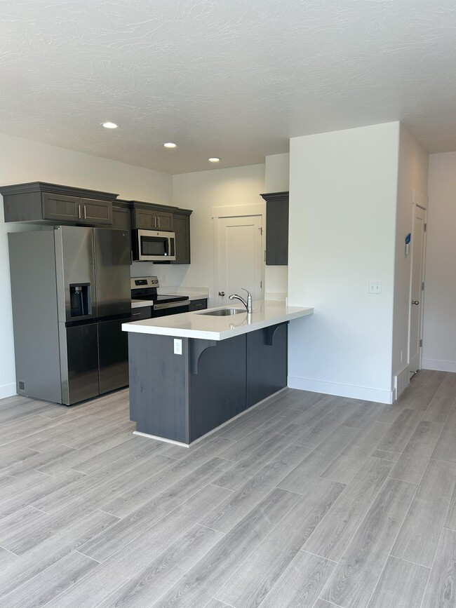 Building Photo - 5118 Lakefield Dr
