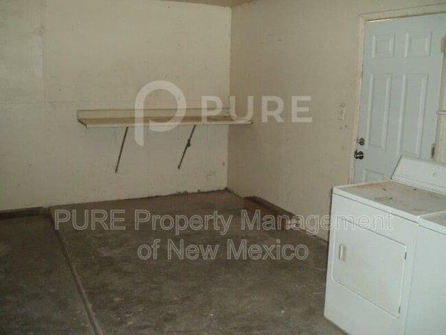 Building Photo - 6216 Leslie Pl NE