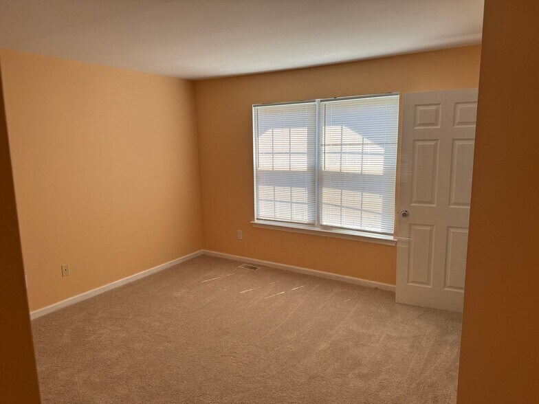 Building Photo - 132 Rosie Dr