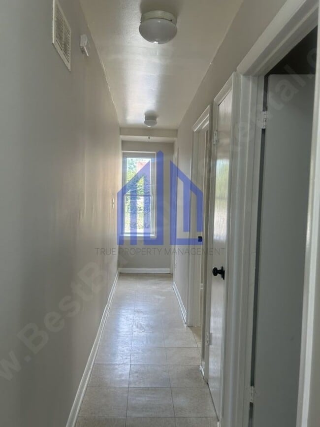 Building Photo - Just Listed in Union Square