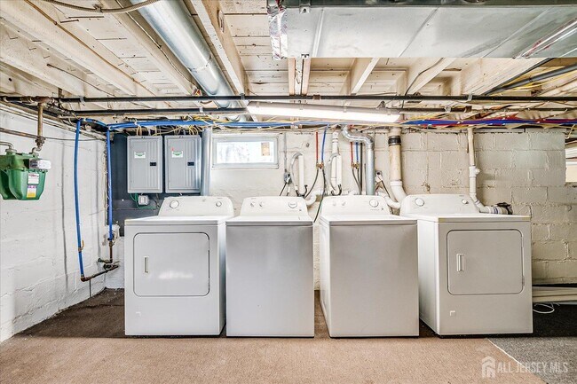 Building Photo - 385 Pierson Ave