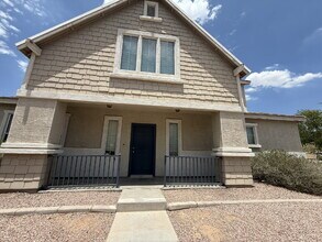 Building Photo - "Spacious 3-Bedroom Gem with 2.5 Baths in ...