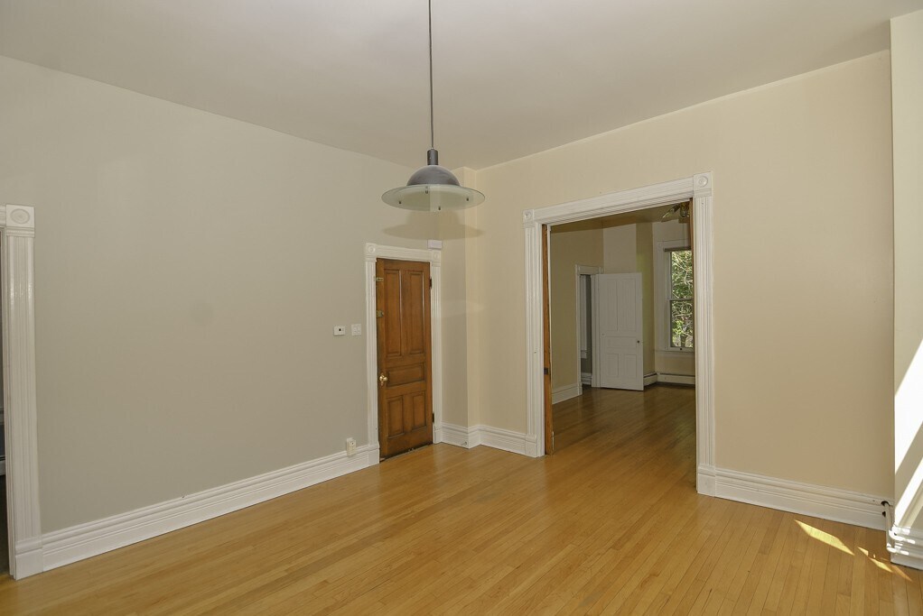 Building Photo - 1441 W Warner Ave