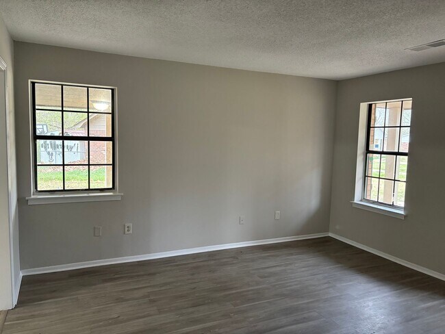 Building Photo - 5840 Gray Cove