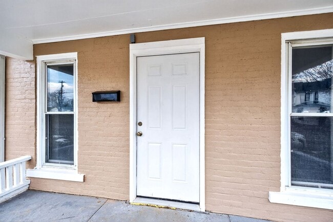 Building Photo - Newly renovated property