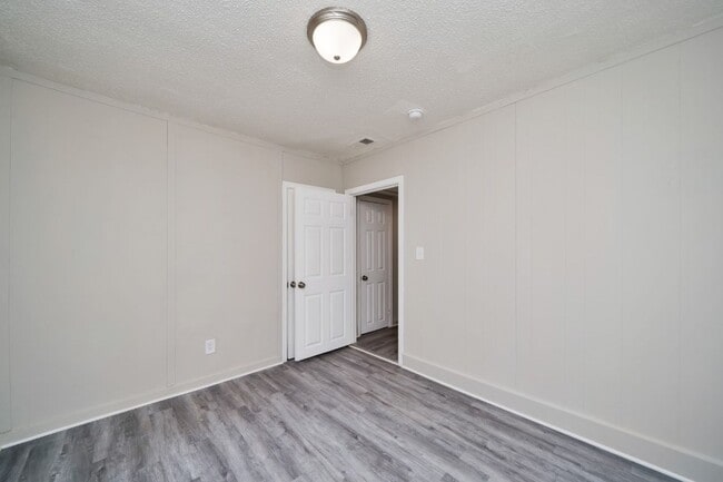 Building Photo - Super Cute & Private Hueytown Home Tucked Away on a Quiet Cul-de-Sac