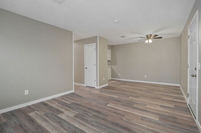 Building Photo - 930 New Buffalo Rd