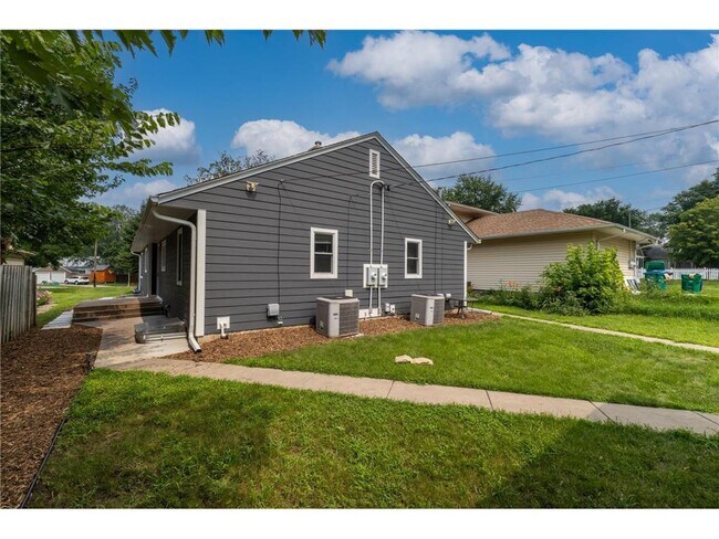 Building Photo - 3282 Idaho Ave S