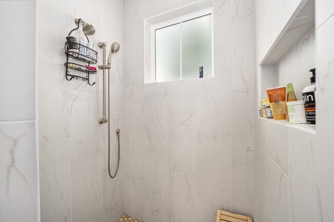 Double headed shower - 13265 SW 9th Rd