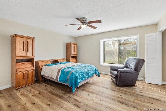 Building Photo - 4900 E St Charles Ave