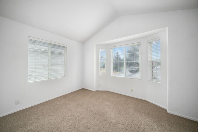 Building Photo - Large 3/2 Home in 55 & Older Community