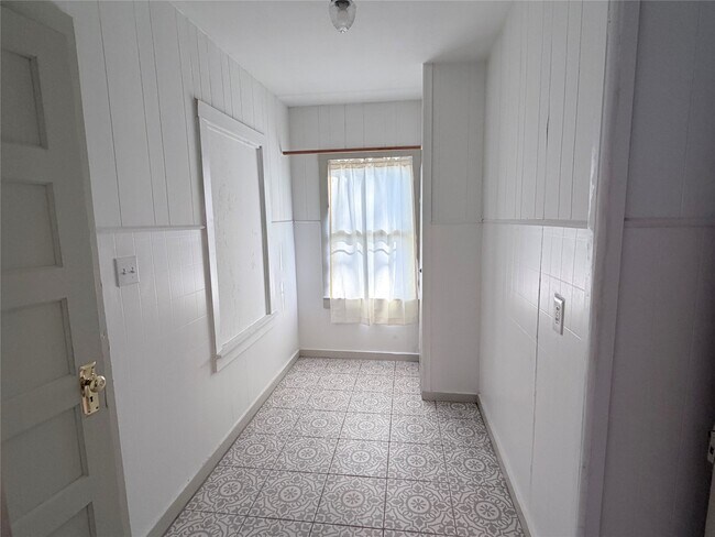 Building Photo - 826 Fowlkes St