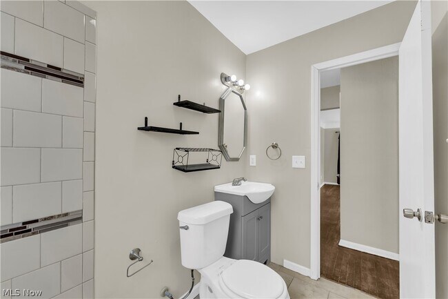 Building Photo - 12918 Eastwood Blvd