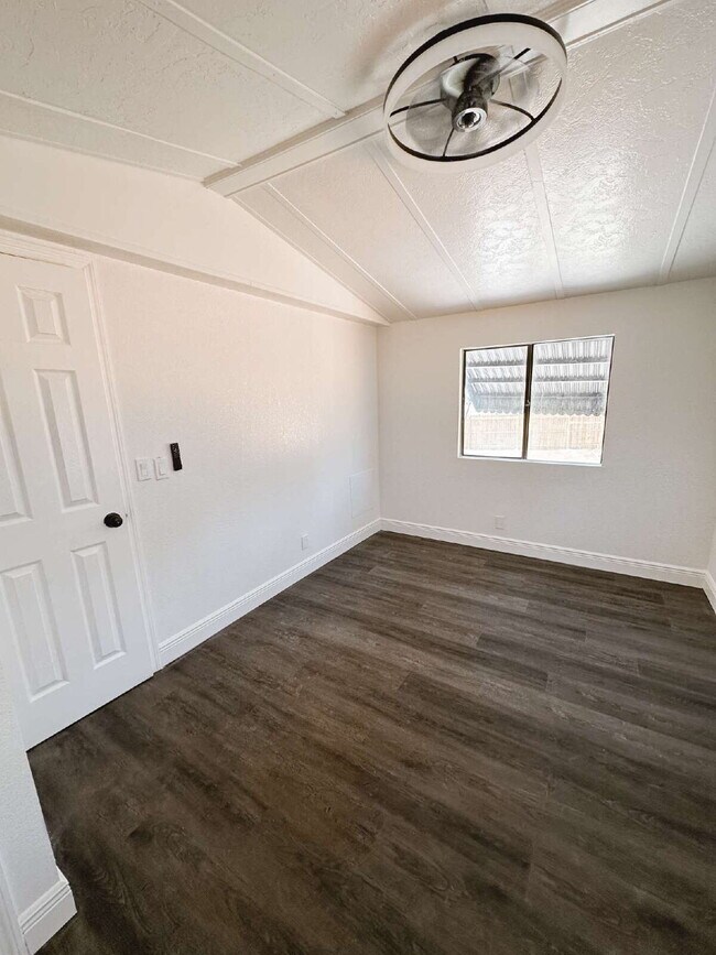 Building Photo - Remodeled Lakefront 2 Bedroom 2 Bath mobile home