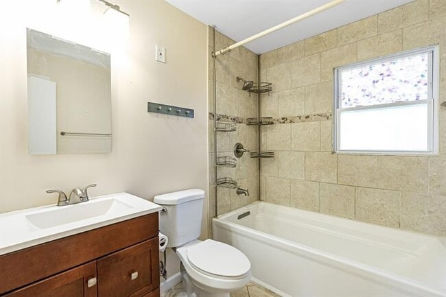 Building Photo - 1517 Gaylor Cir SE